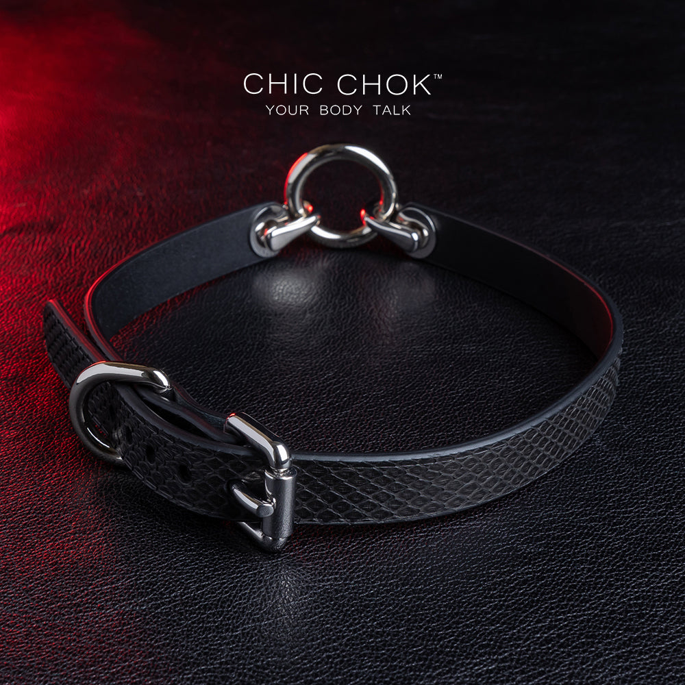 The new favorite of fashion accessories: CHIC CHOK silver buckle snakehead scale collar