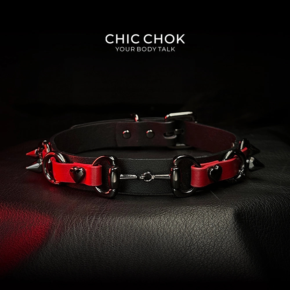 The "Mysterious Queen" choker from the CHICCHOK Exclusive Collection is the perfect blend of gothic glamour and fashion-forward design. More than just a fashion accessory, this choker makes a bold statement about your personal style.