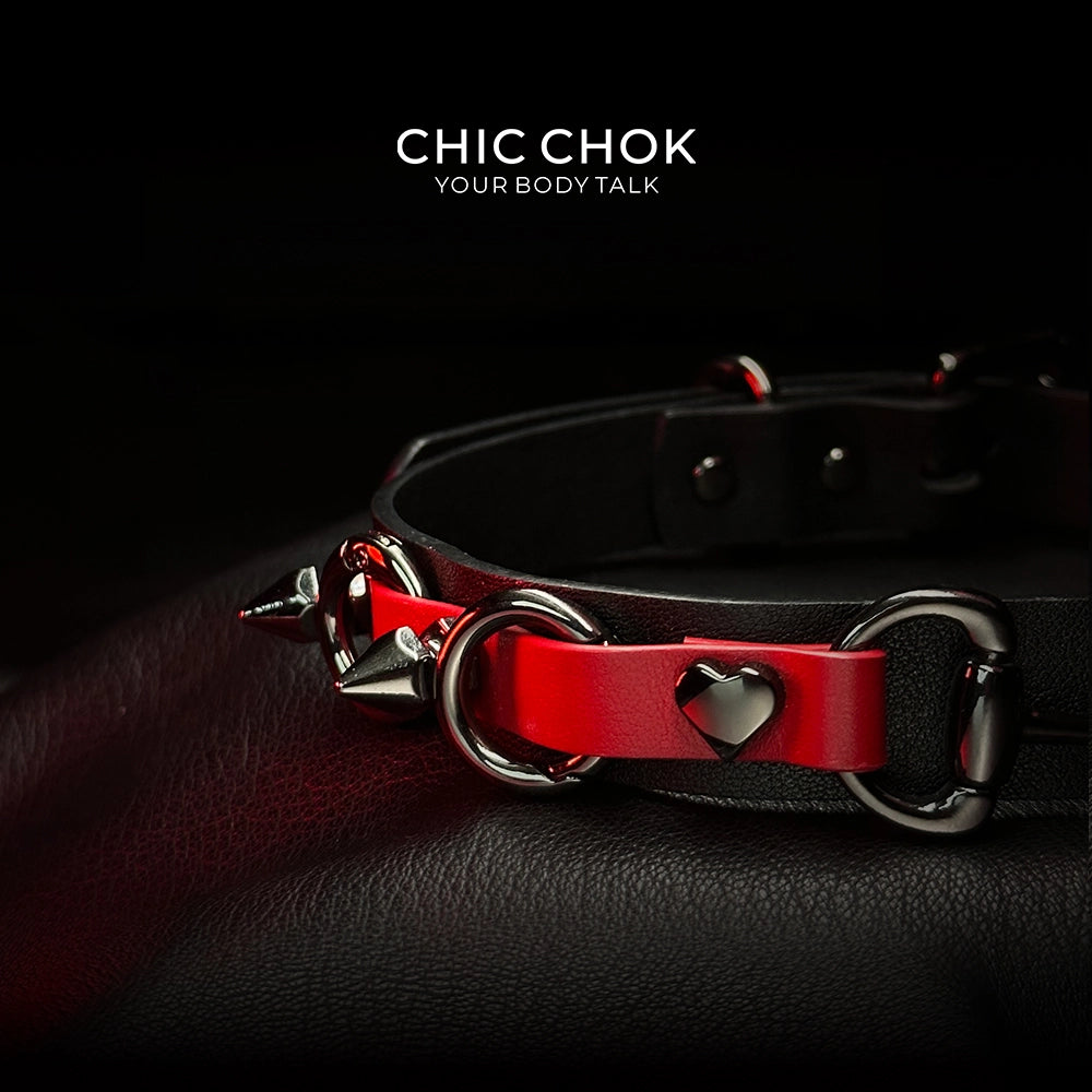 The "Mysterious Queen" choker from the CHICCHOK Exclusive Collection is the perfect blend of gothic glamour and fashion-forward design. More than just a fashion accessory, this choker makes a bold statement about your personal style.