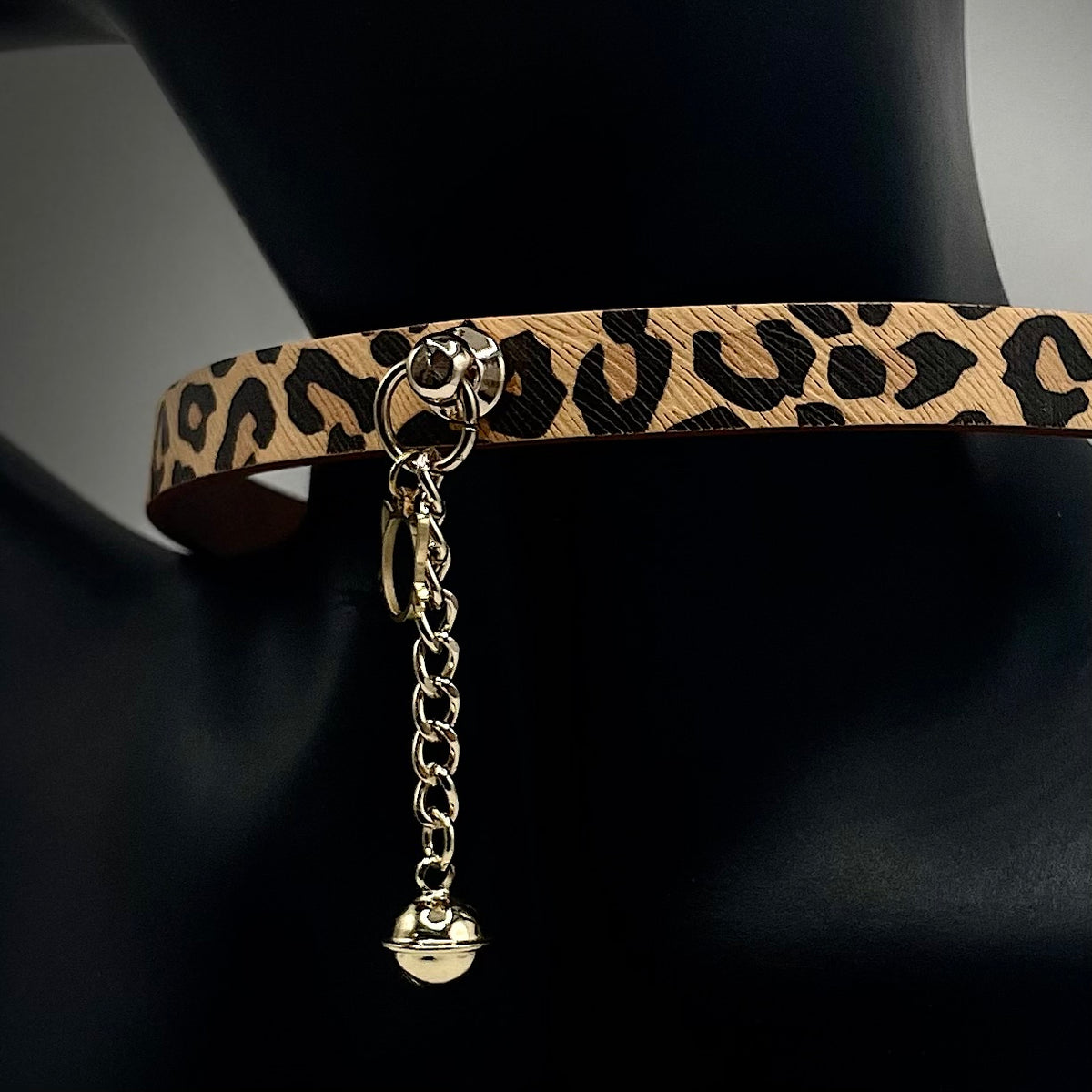 CHICCHOK [Jane] - Leopard Print Bell Slim Adjustable Fashion Choker